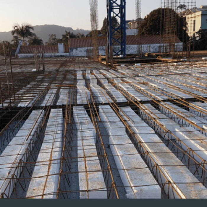 Pré-fabricado X pré-moldado: quais as diferenças e o que devo escolher para minha obra?